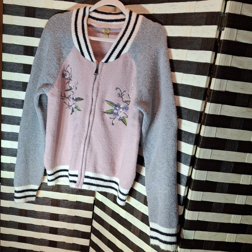 True Craft Embroidered Varsity Sweater Gray Pink Striped Trim Women Size Large - Picture 4 of 15